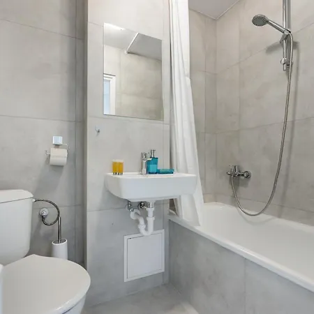 Rondo Onz View By Bookinghost